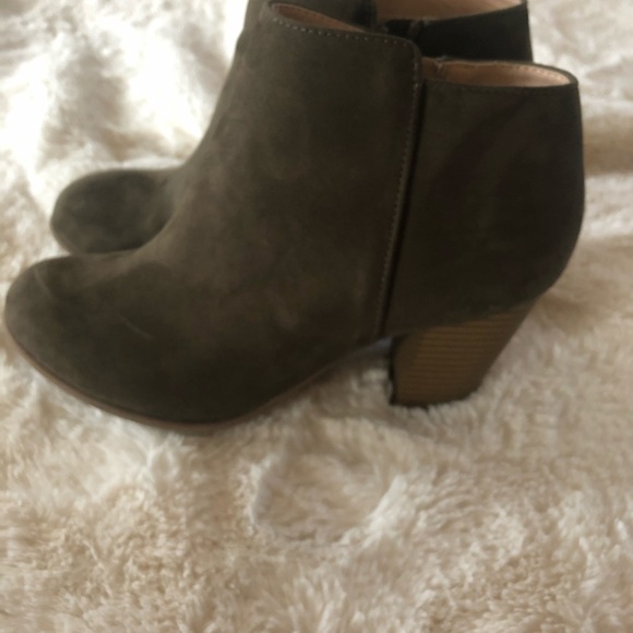 Shoes - Picture 4 of 5